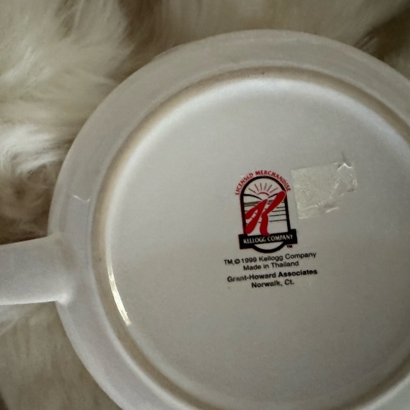 ❤️ VINTAGE  KELLOGG’s LARGE CEREAL BOWL - Picture 2 of 2